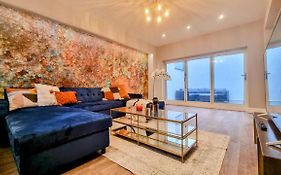 Heart Of Brighton 4 Bed 4 Bath & Parking